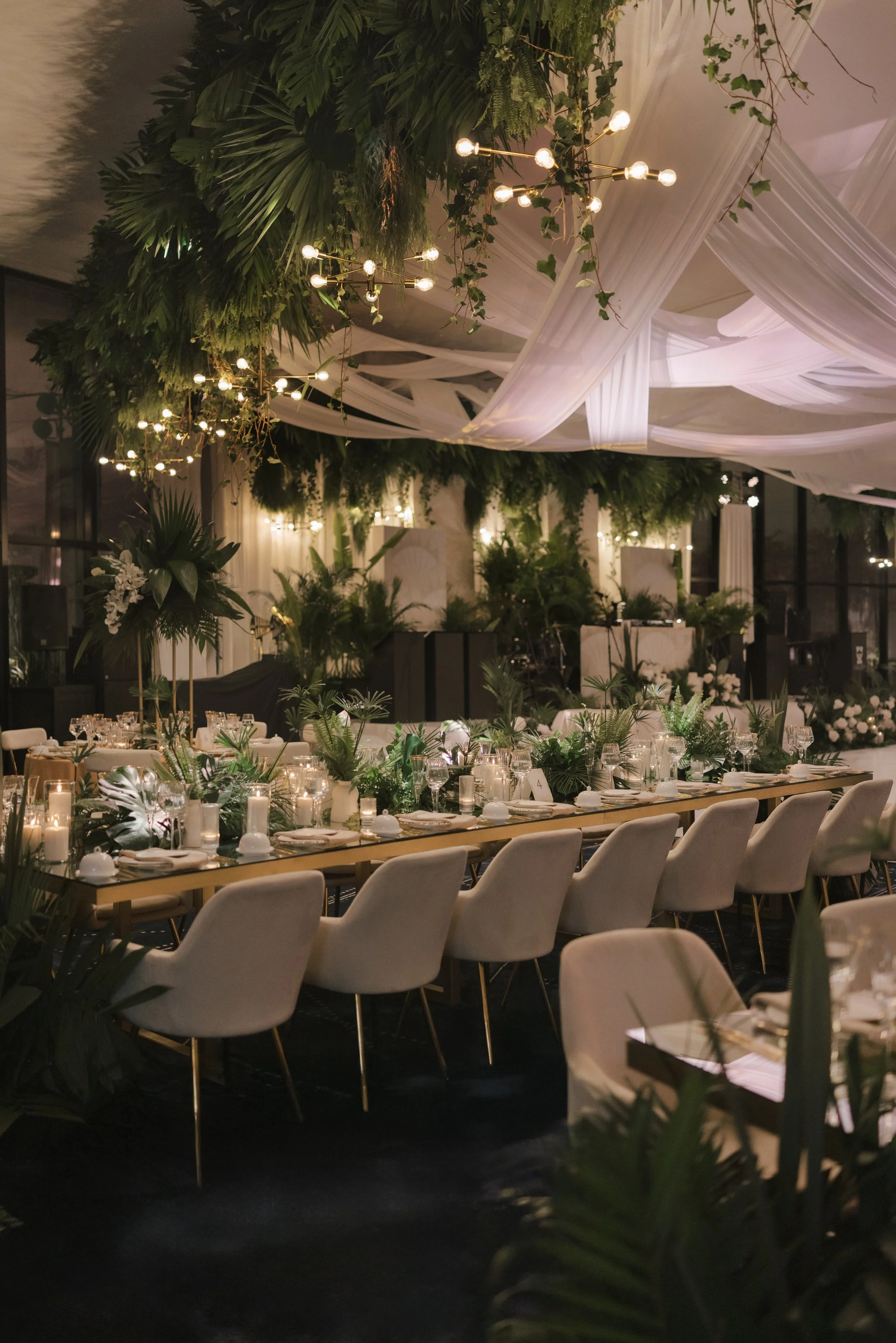 Tropical reception tablescape at Brooke and Jacob's St. Regis Kanai wedding